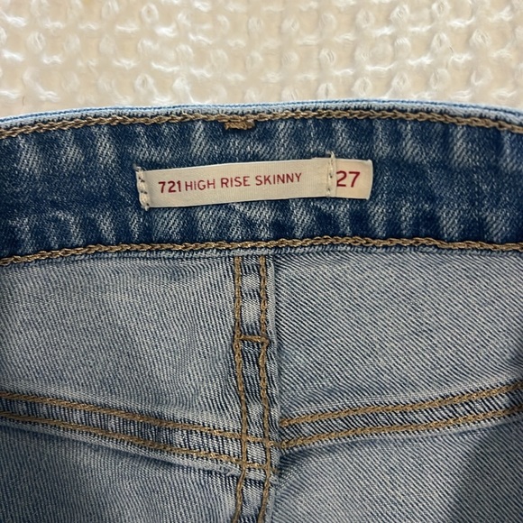 Levi’s 721 High Rise Skinny - Distressed Jean Size 27 - Picture 6 of 6